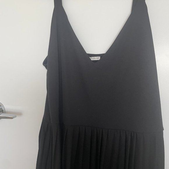 Pleated Zara Dress - Picture 2 of 2